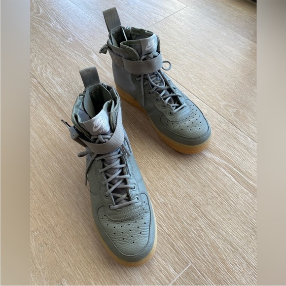 Nike Womens 2018 SF Air force 1 Mid ‘dark stucco’ sneakers!! Size US 7.5!! - Picture 10 of 11